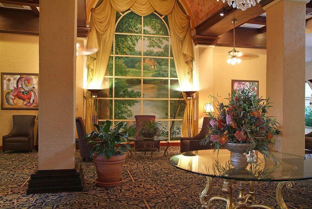Embassy Suites Baton Rouge Beltér fotó