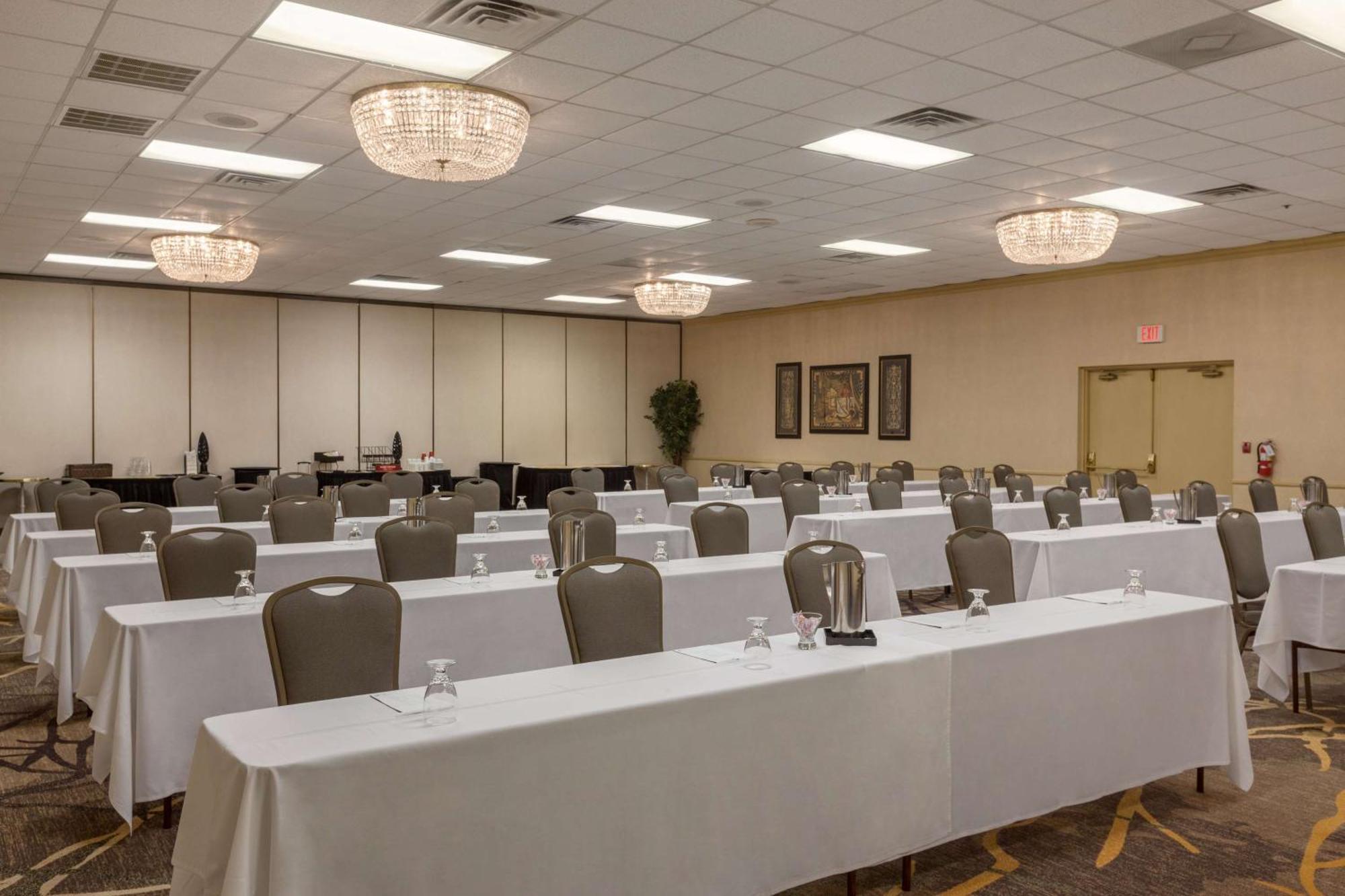 Embassy Suites Baton Rouge Kültér fotó