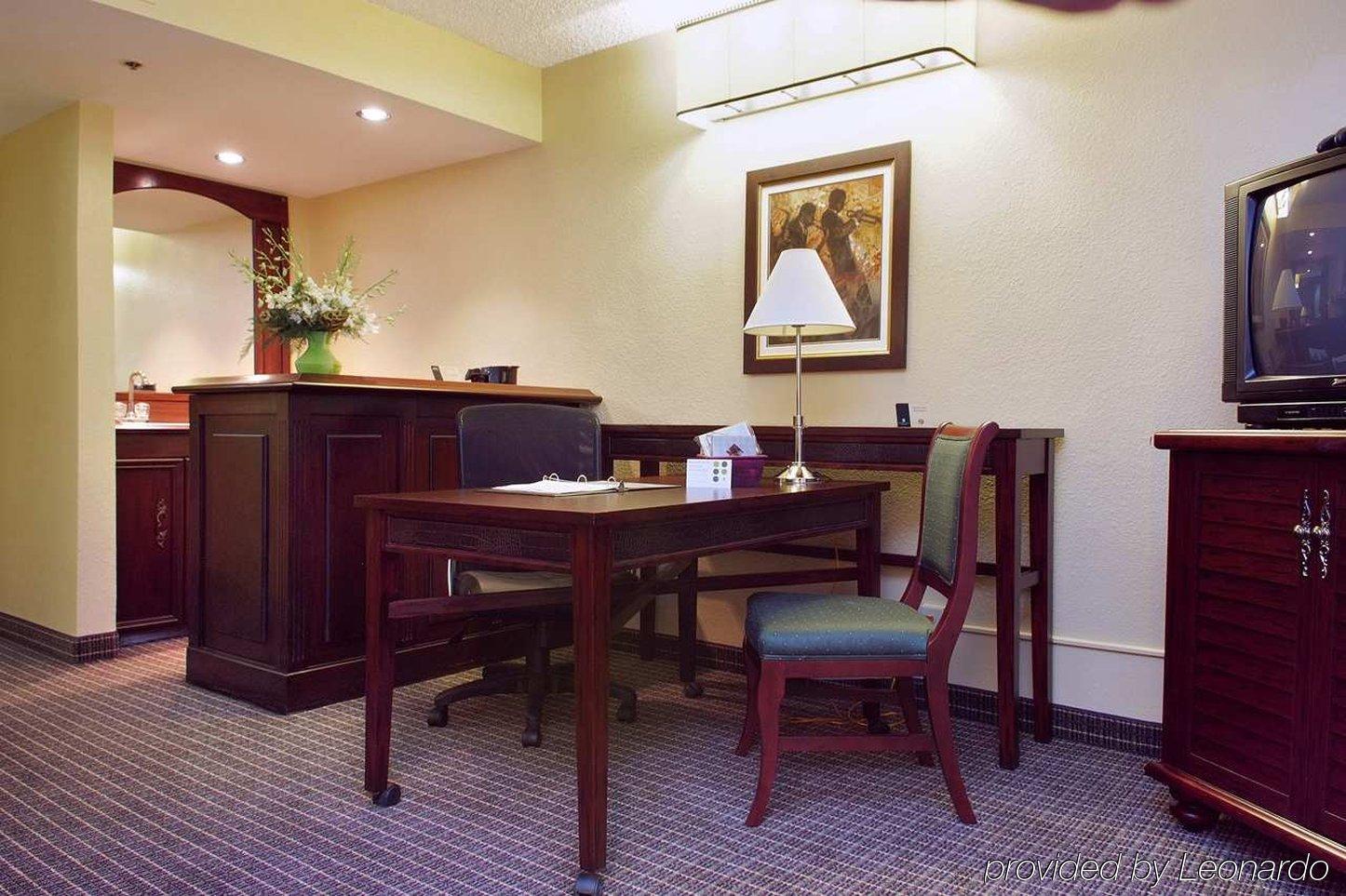 Embassy Suites Baton Rouge Beltér fotó