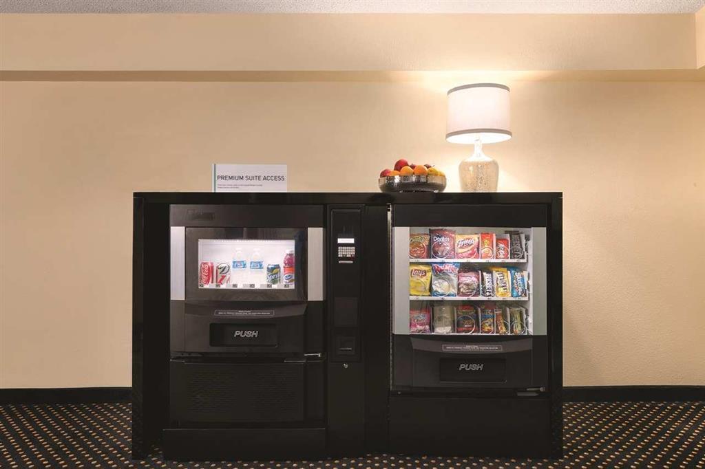 Embassy Suites Baton Rouge Létesítmények fotó